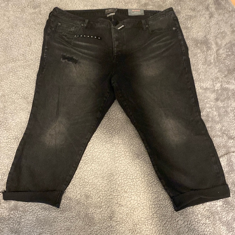 Black ripped capris